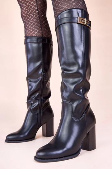 Bottes noires à tige haute...