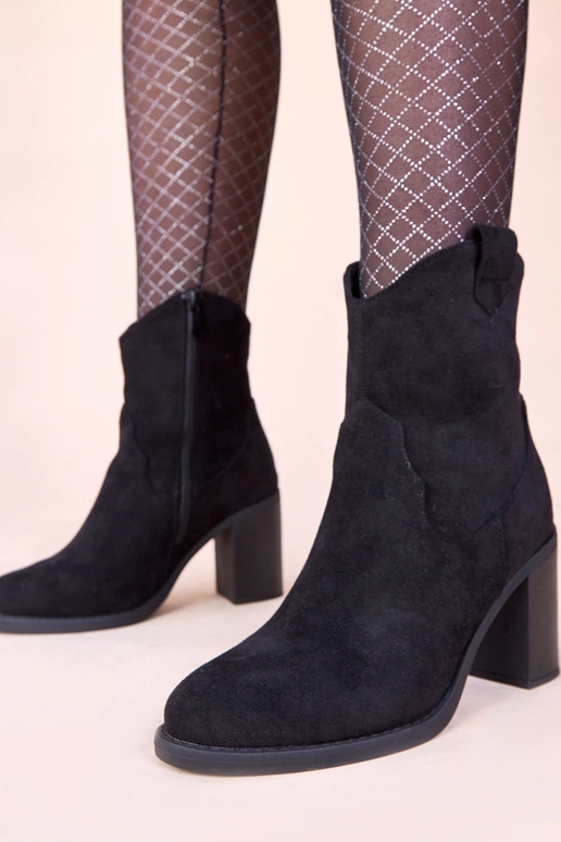 Bottines noires à talon bloc en suède...