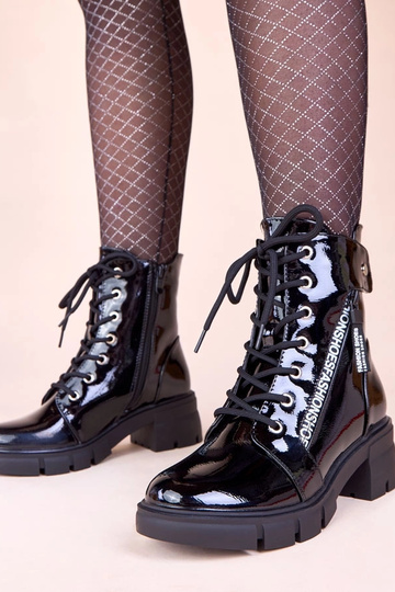 Bottines noires laquées...