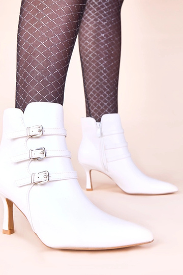Bottines blanches à talons hauts avec boucles décoratives Suria 2