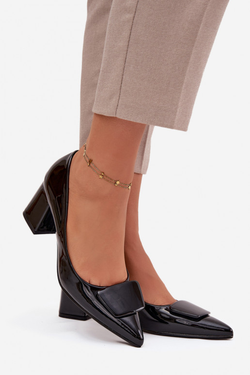 avec effet vernis Chaussures avec des talons avec des ornements couleur noire Isoline