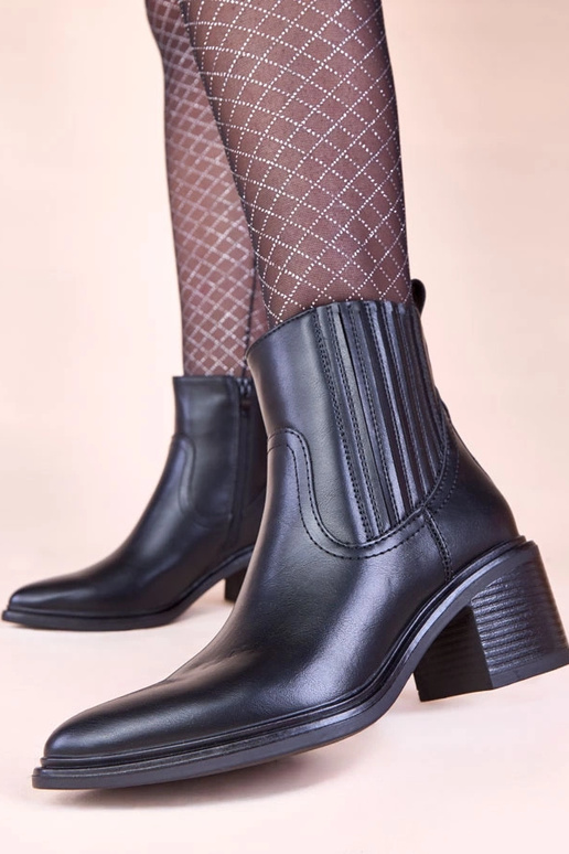 Bottines noires sur talon avec...