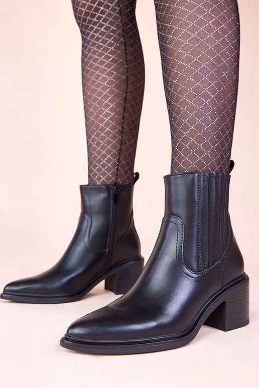 Bottines noires sur talon avec...