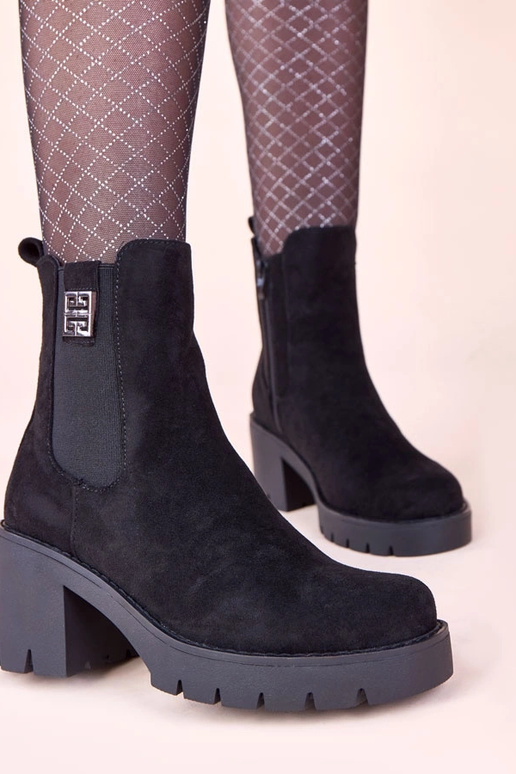 Bottines noires à talon avec...