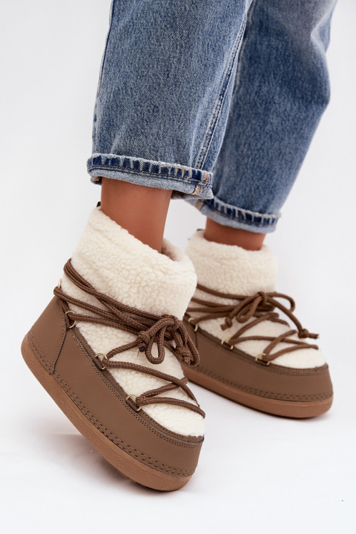 Bottes de neige Féminin avec un manteau de fourrure Typu Baranek avec des sangles beige Belira