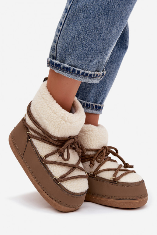 Bottes de neige Féminin avec un manteau de fourrure Typu Baranek avec des sangles beige Belira