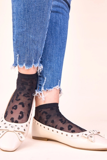 Ballerines couleur sable avec décorations en forme d'œillets et nœud Baisa 2