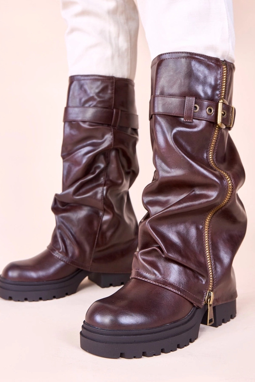 Bottes longues marron avec tige...