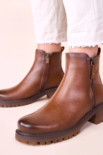 Bottines marron sur talon...