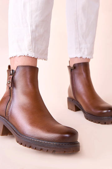 Bottines marron sur talon... 2