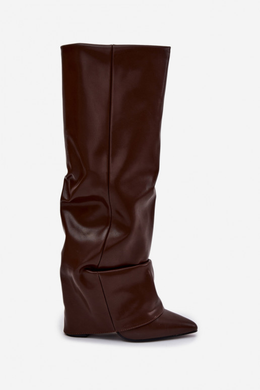 Bottes longues pour femmes en couleur chocolat avec tige enroulée sur petits talons Elivira