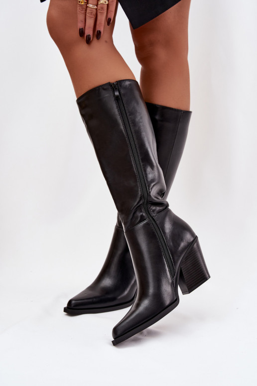 Bottes longues féminines avec talons isolées couleur noire Katelle