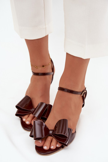 Sandales vernies avec talons fins et nœuds couleur chocolat Noliva 2