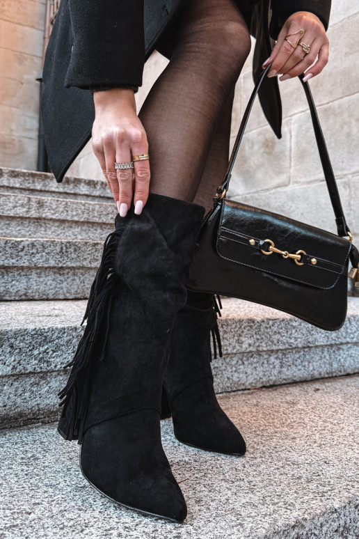 Bottines féminines avec franges isolées couleur noire Darlina