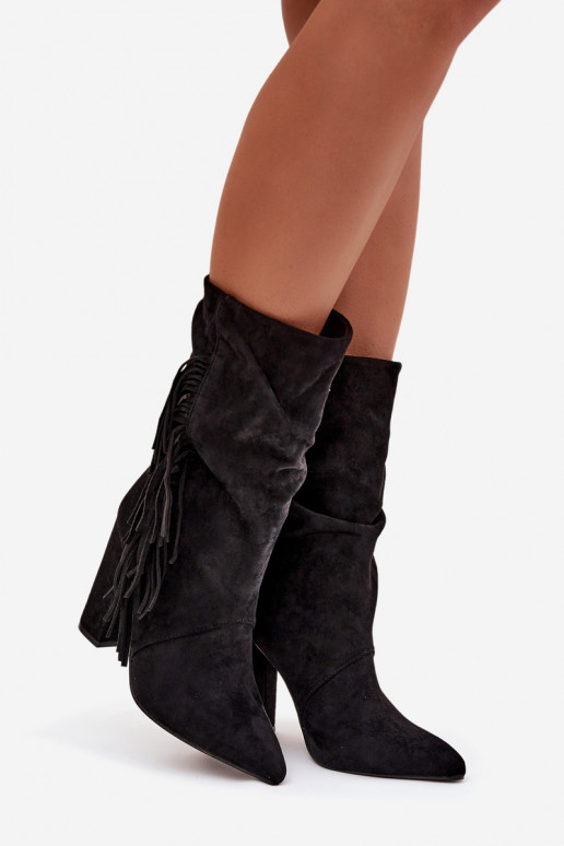 Bottines féminines avec franges isolées couleur noire Darlina