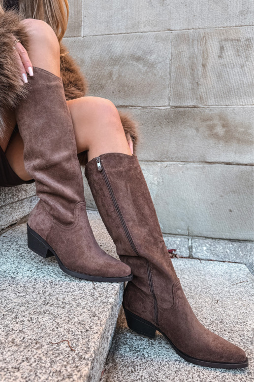 Bottes longues féminines de style cowboy avec talons en suède synthétique couleur marron Esmira