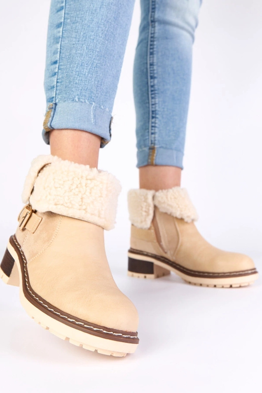 Bottines couleur sable sur talon avec...