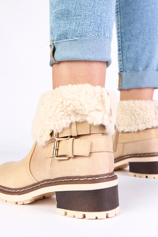 Bottines couleur sable sur talon avec...