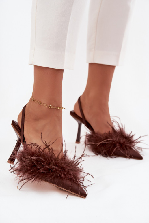Talons aiguilles avec plumes et talon ouvert couleur chocolat Belice