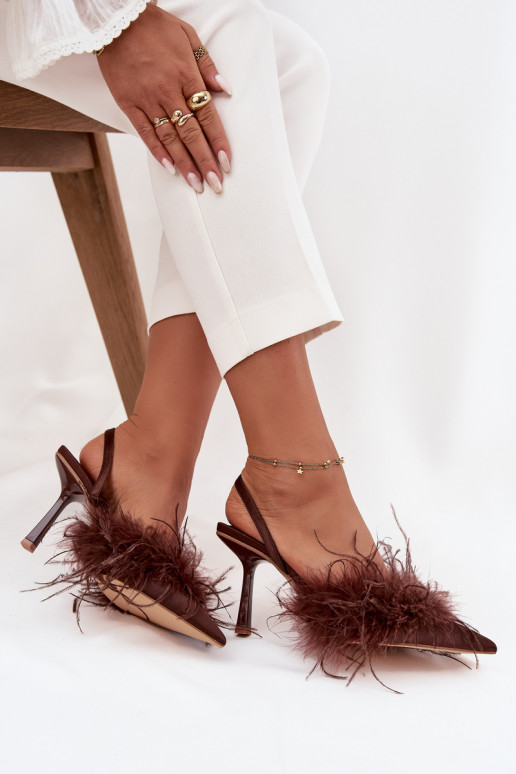 Talons aiguilles avec plumes et talon ouvert couleur chocolat Belice
