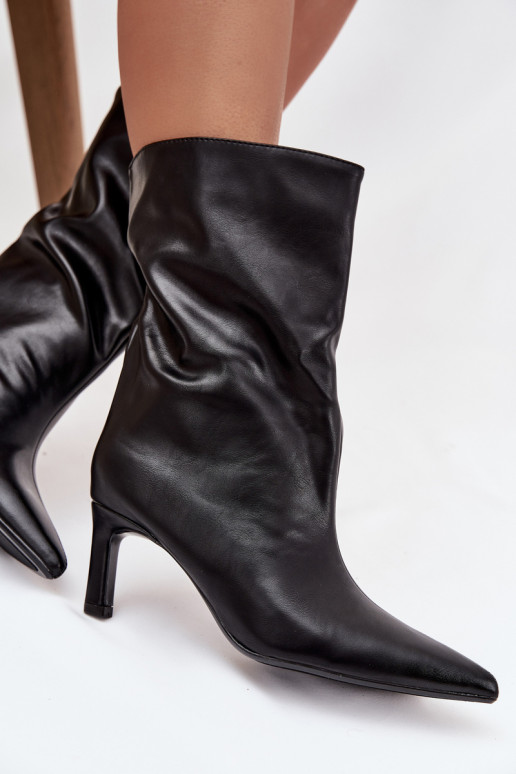 Un modèle convaincant Bottes pour femmes avec des talons fins en cuir écologique couleur noire Norell