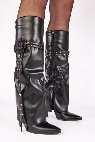 Bottes noires à talon haut...