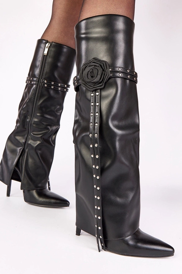 Bottes noires à talon haut... 2