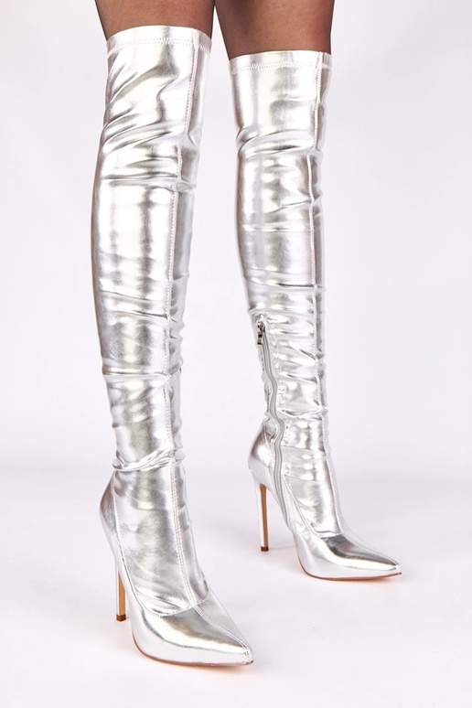 Bottines argentées à talon haut...