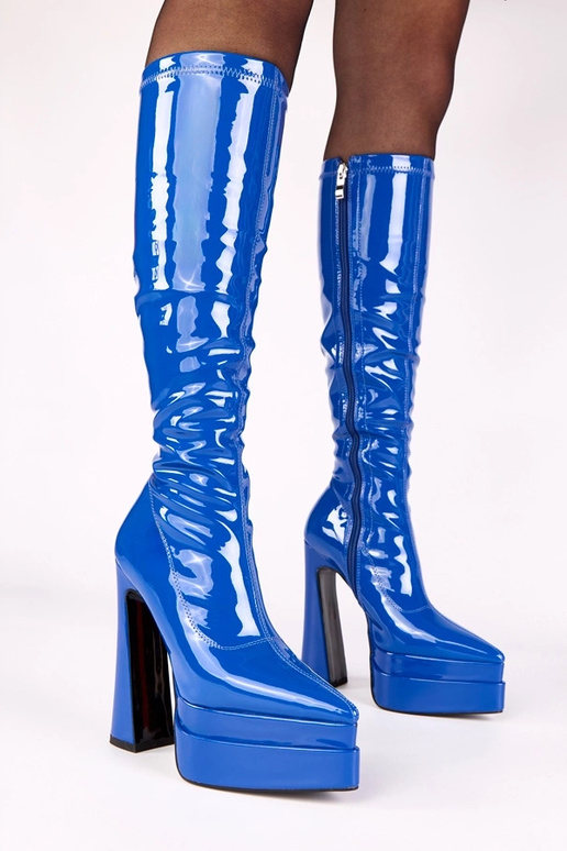 Bottines bleues à talon verni avec...
