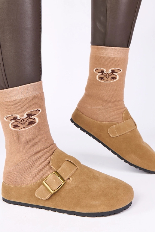 Bottines sable avec boucle décorative...