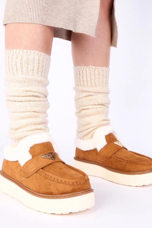 Mocassins marron chauds avec fourrure...