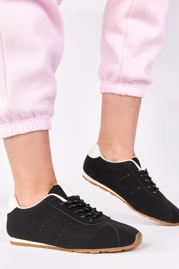 Baskets noires avec accent... 2