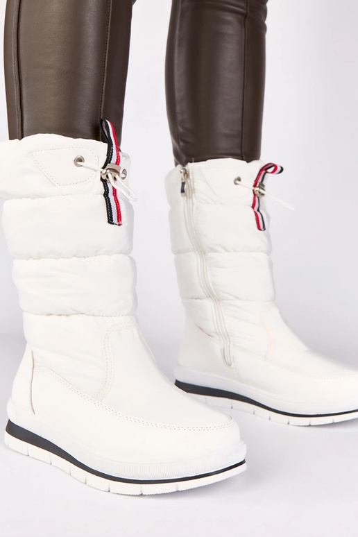 Bottes à neige blanches à petit talon...