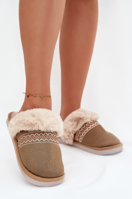 Chaussons Féminin avec un manteau de fourrure I Haftem couleur verte Devianne