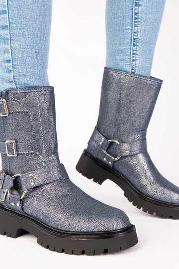 Bottines bleues ornées de... 2