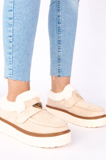 Mocassins beiges clairs, doublés en fausse fourrure „Loafy"