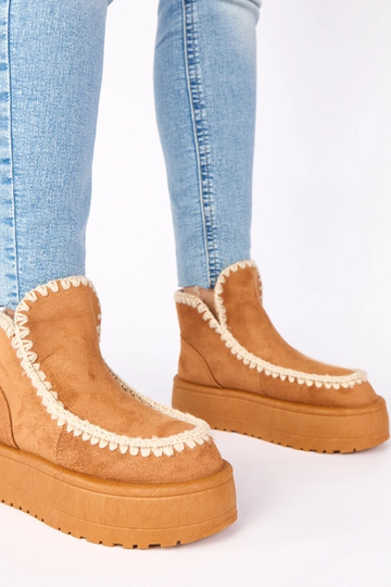 Bottes de neige marron sur plateforme avec broderies décoratives „Alwena"