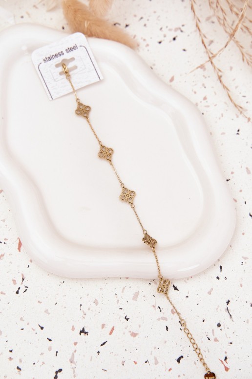 Un bracelet en acier inoxydable Avec pendentifs couleur dorée