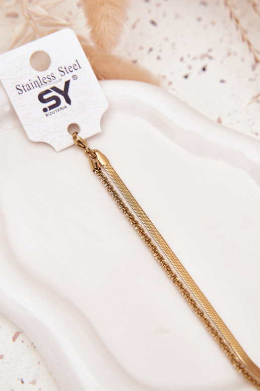 Un bracelet Double en acier inoxydable couleur dorée