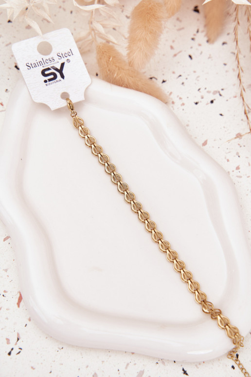 Un bracelet Fabriqué en acier chirurgical couleur dorée