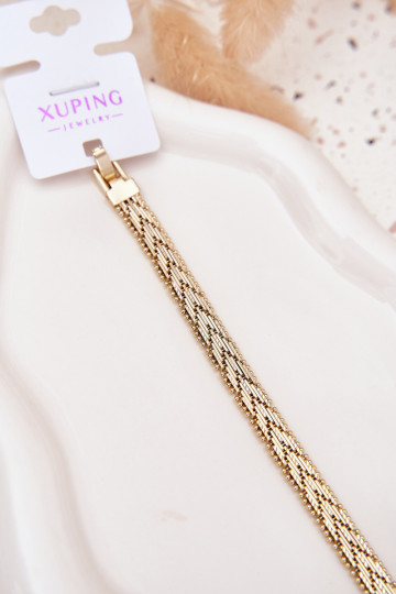 Un bracelet Féminin couleur dorée 2