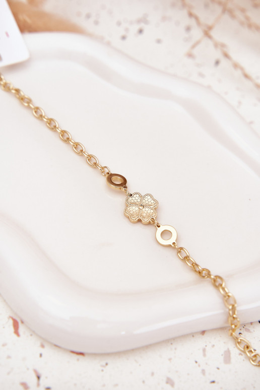 Un braceletKoniczynką Fabriqué en acier chirurgical couleur dorée