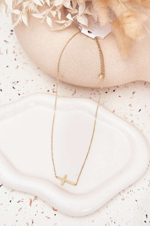 Chaîne Avec une croix Stal Chirurgiczna couleur dorée