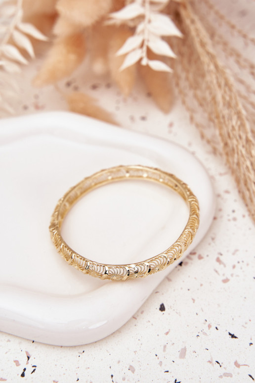 Cool Un bracelet Féminin Fabriqué en acier chirurgical couleur dorée