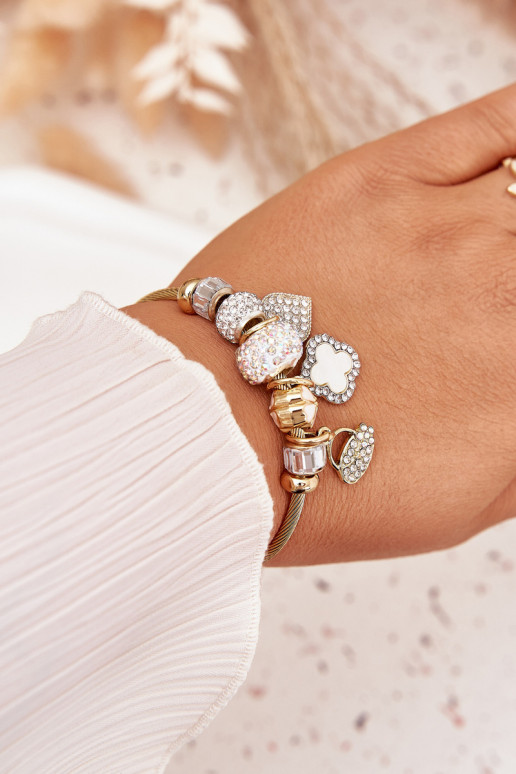 Un bracelet z ZaÀieszkami Charms couleur dorée