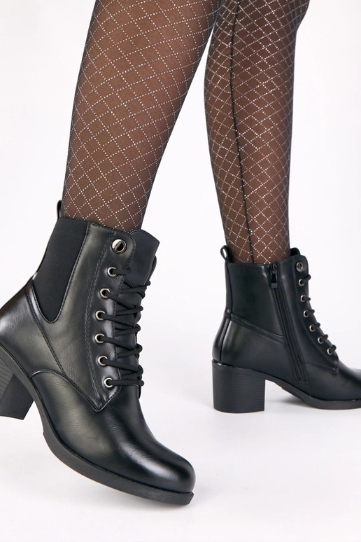 Bottines noires à talon avec...