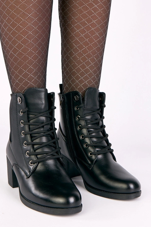 Bottines noires à talon avec...