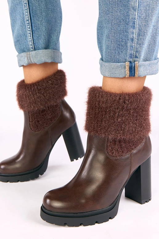 Bottes brunes à talon avec tige...