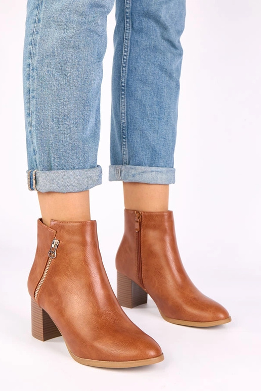 Bottes classiques brunes à talon avec...