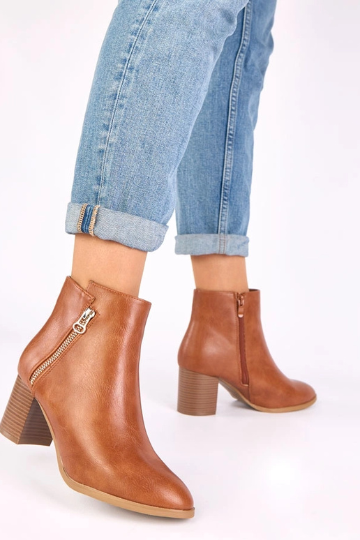 Bottes classiques brunes à talon avec...